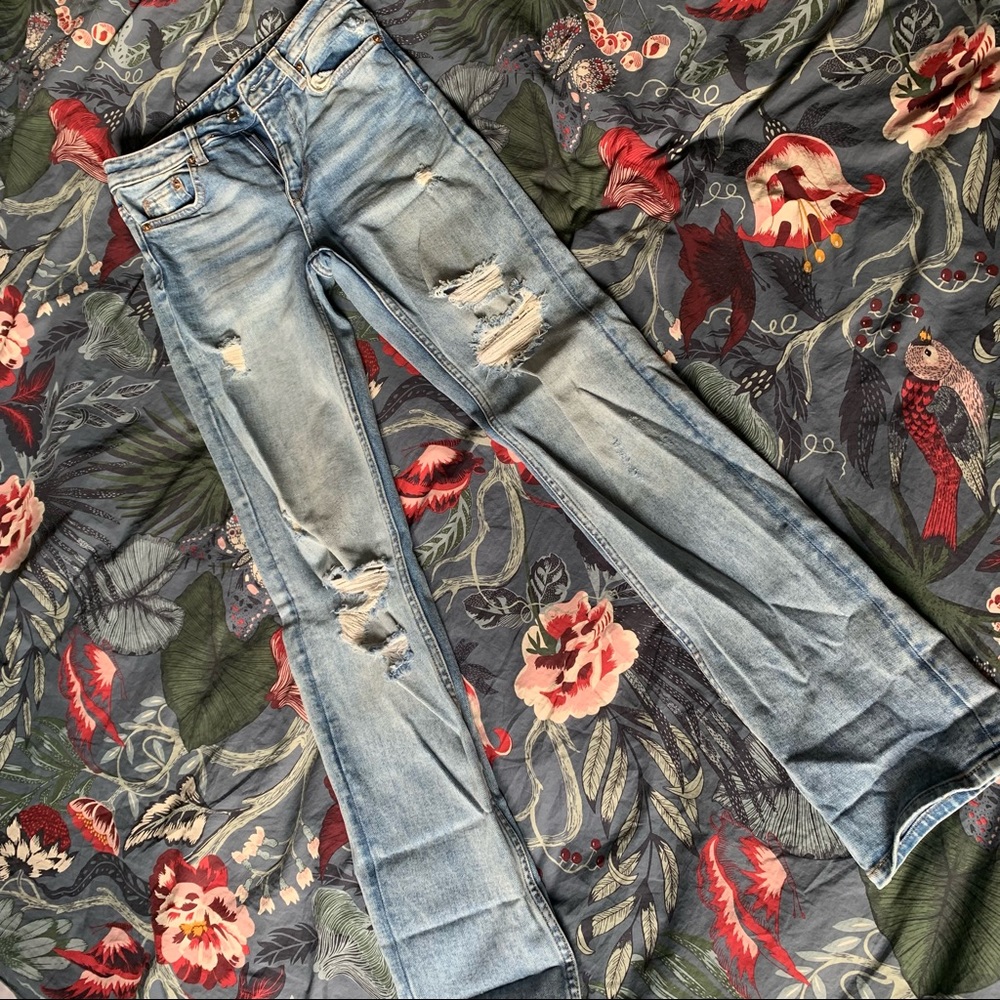 H&M Distressed Lightwash Jeans